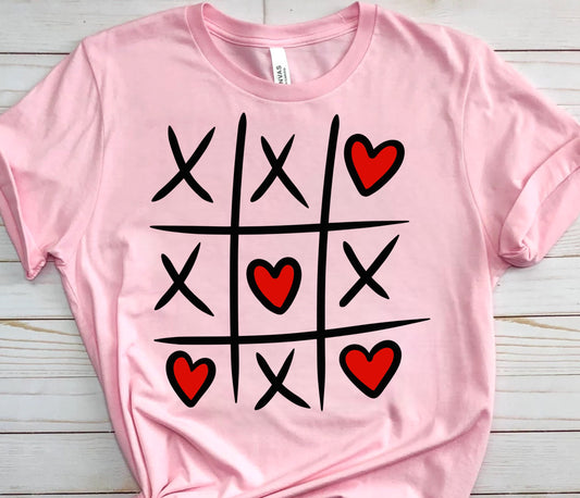 Tic tac toe love pink T-Shirt