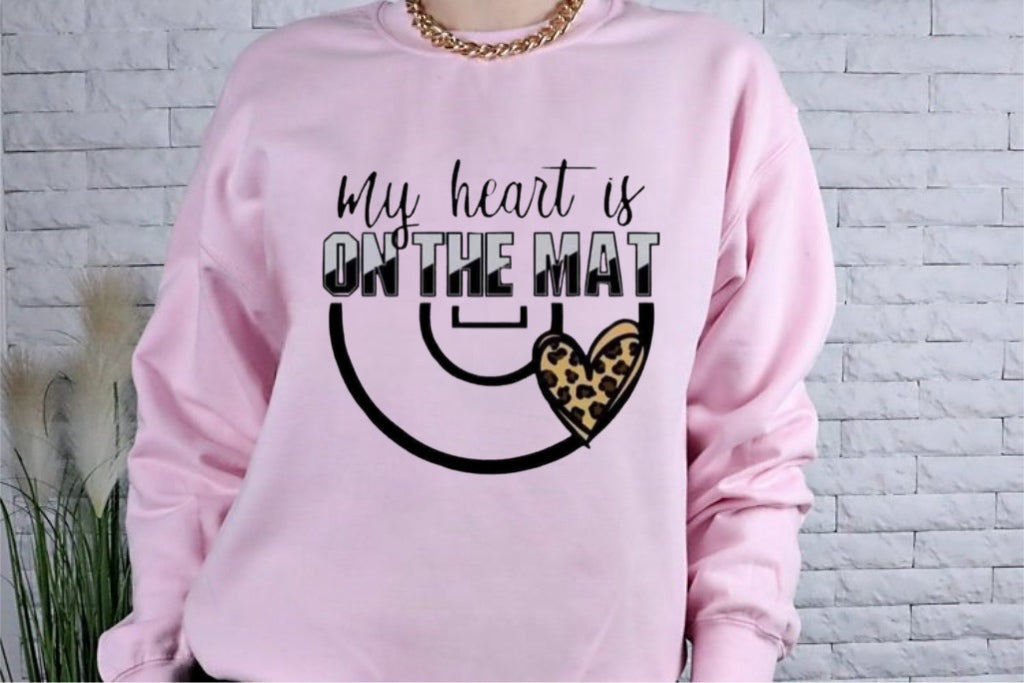 My heart is on that mat swetashirt